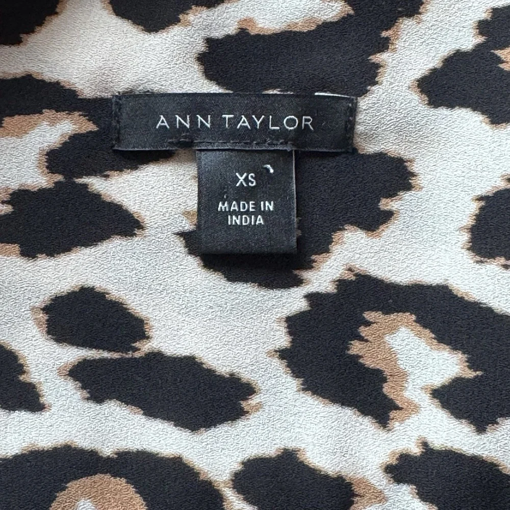 Ann Taylor Blouse Womens XS Leopard Print Career Office Classic Animal Top